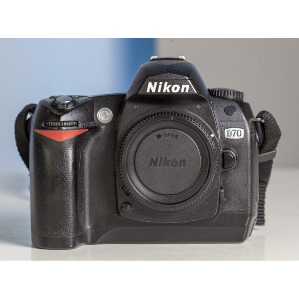 New Vintage Nikon D70 (2004)