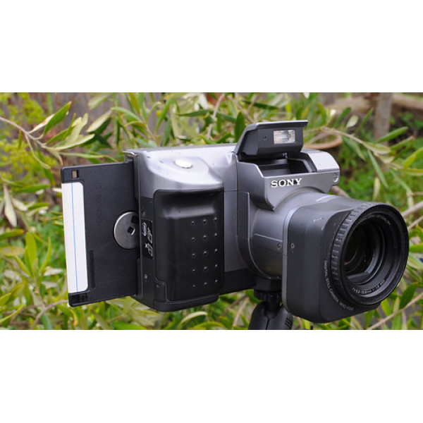 Vintage Sony Digital Mavica MVC-FD91  Floppy Disks 1999