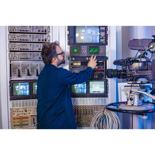 Προς ενοικίαση 5κάμερο Vintage JVC KY-D29 Full Setup με σκηνικό