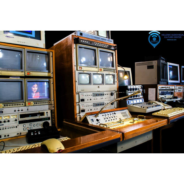 Προς ενοικίαση αυθεντικό Vintage Panasonic Television Control Room με Κάμερες