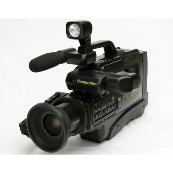 Vintage Panasonic NV-40 VHS Camcorder w Hard Cse AC Power (1995)