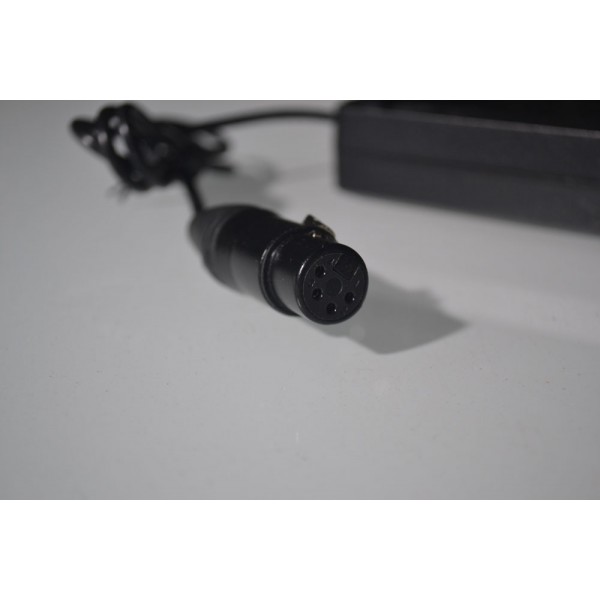 4-pin XLR AC power for professional camcorders (EU Plug 12V - 5A - 60-Watt)