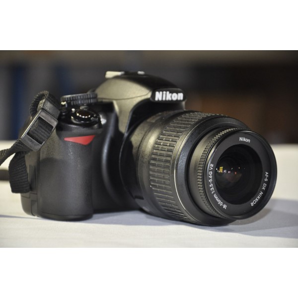 Μεταχειρισμένη ΝΙΚΟΝ D3100 14.2MP + AF-S 18-55 VR (Μόνο 3,828 κλικ)