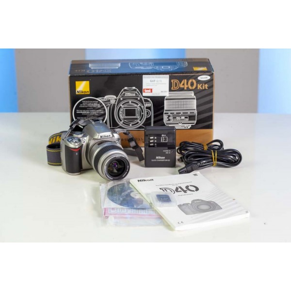 Vintage Nikon D40 + 18-55 Lens (3855 Shots)