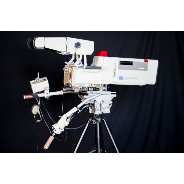 Αναλογικό τηλεοπτικό στούντιο 1990 με 3 x IKEGAMI HK-355 κάμερες κ Grass Valley 200 System