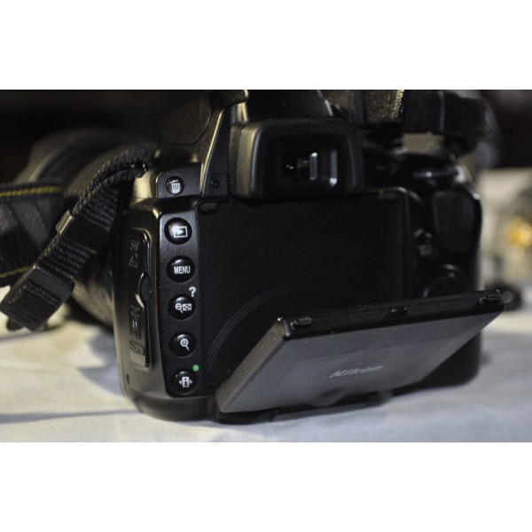 Μεταχειρισμένη NIKON D5000 + 18-105 LENS VR (33547)