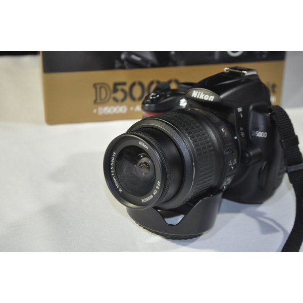 Used NIKON D5000 + 18-55 LENS VR (12.423)