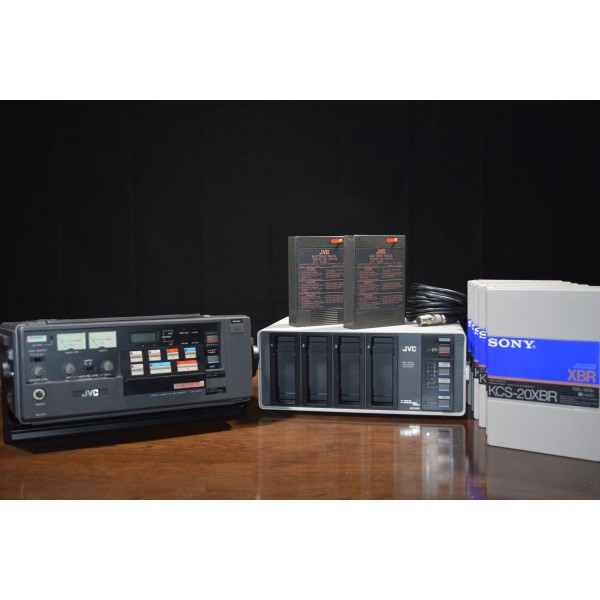 JVC CR 4900E PORTABLE 3/4" U-Matic RECORDER + JVC AA-P47E