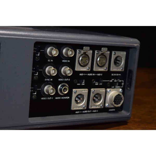 JVC CR 4900E PORTABLE 3/4" U-Matic RECORDER + JVC AA-P47E