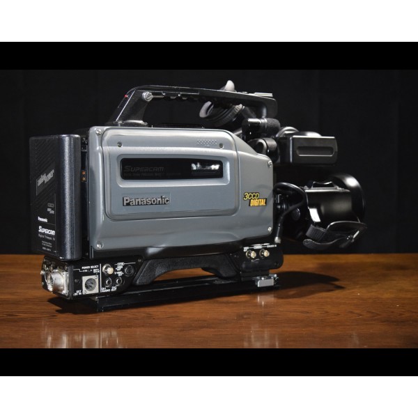 Vintage PANASONIC AG-DP800 Supercam SVHS 3CCD Digital Video Camera