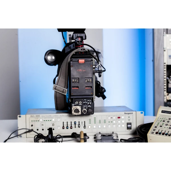 Broadcast IKEGAMI HL-43 KIT Video Camera w CCU MA-200 W Viewfinder Broadcast IKEGAMI HL-43 KIT Video Camera w CCU MA-200 W Viewfinder