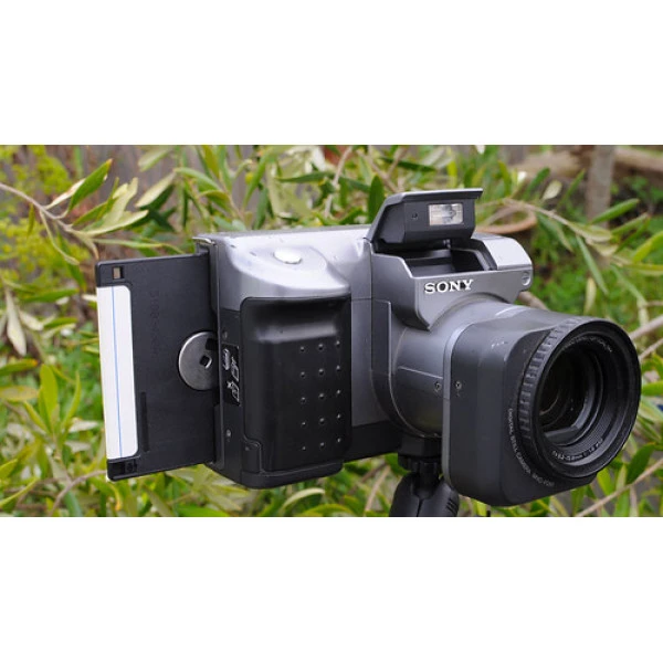 Vintage Sony Digital Mavica MVC-FD91  Floppy Disks 1999