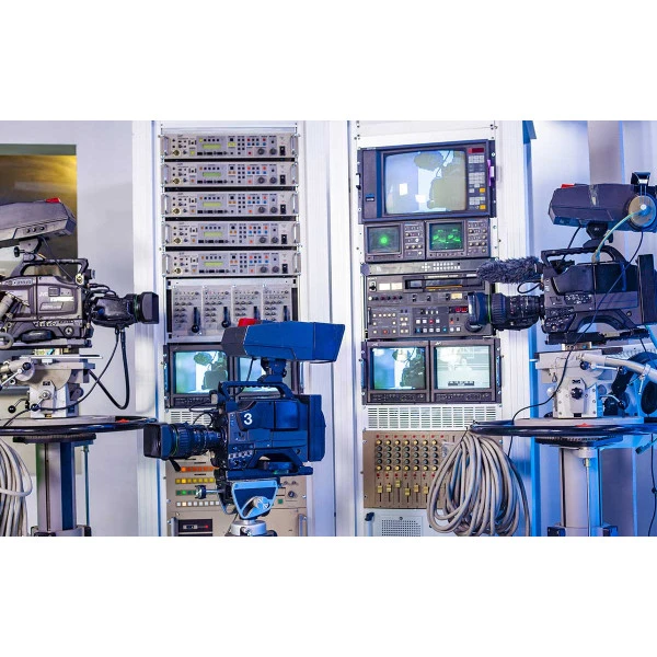 Προς ενοικίαση 5κάμερο Vintage JVC KY-D29 Full Setup με σκηνικό