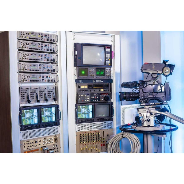 Προς ενοικίαση 5κάμερο Vintage JVC KY-D29 Full Setup με σκηνικό