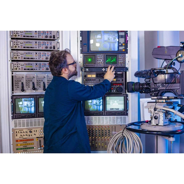 Προς ενοικίαση 5κάμερο Vintage JVC KY-D29 Full Setup με σκηνικό