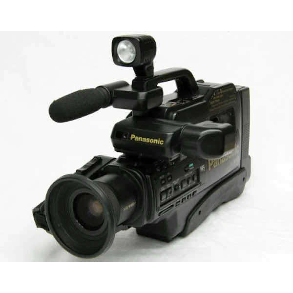 Vintage Panasonic NV-40 VHS Camcorder w Hard Cse AC Power (1995)