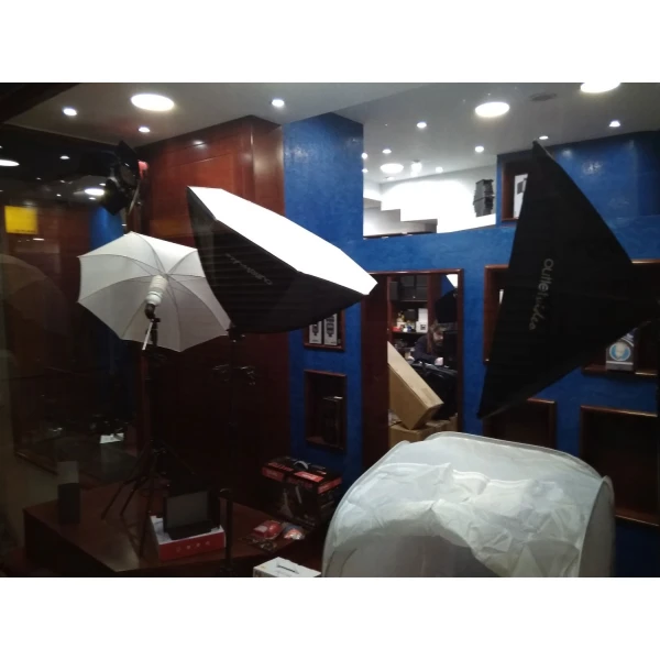 OutletVideo οκταγωνικό φωτιστικό Softbox σετ με 3 λάμπες (2025W - 33.000 Lumens) OutletVideo οκταγωνικό φωτιστικό Softbox σετ με 3 λάμπες (2025W - 33.000 Lumens)
