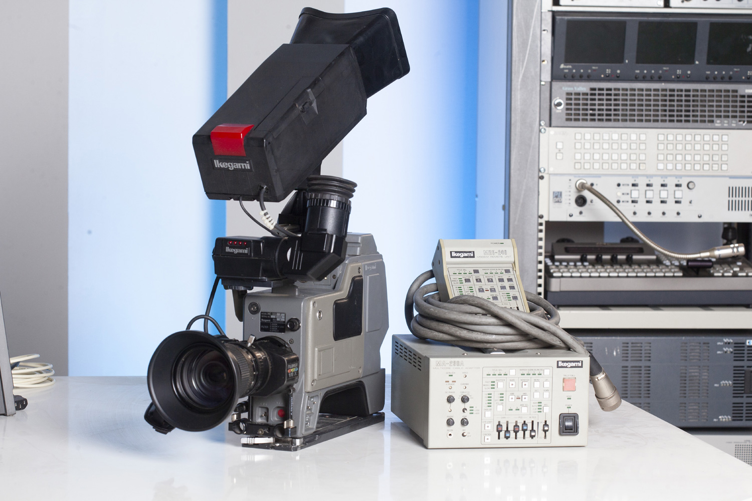 Vintage Broadcast IKEGAMI HC-300 Video Camera w CCU MA-230 W